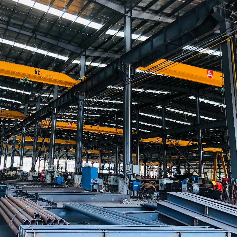 China Steel Structure Factory Framed Commercial Office Building, Structural Steel Truss Prefab Construction with Dragging